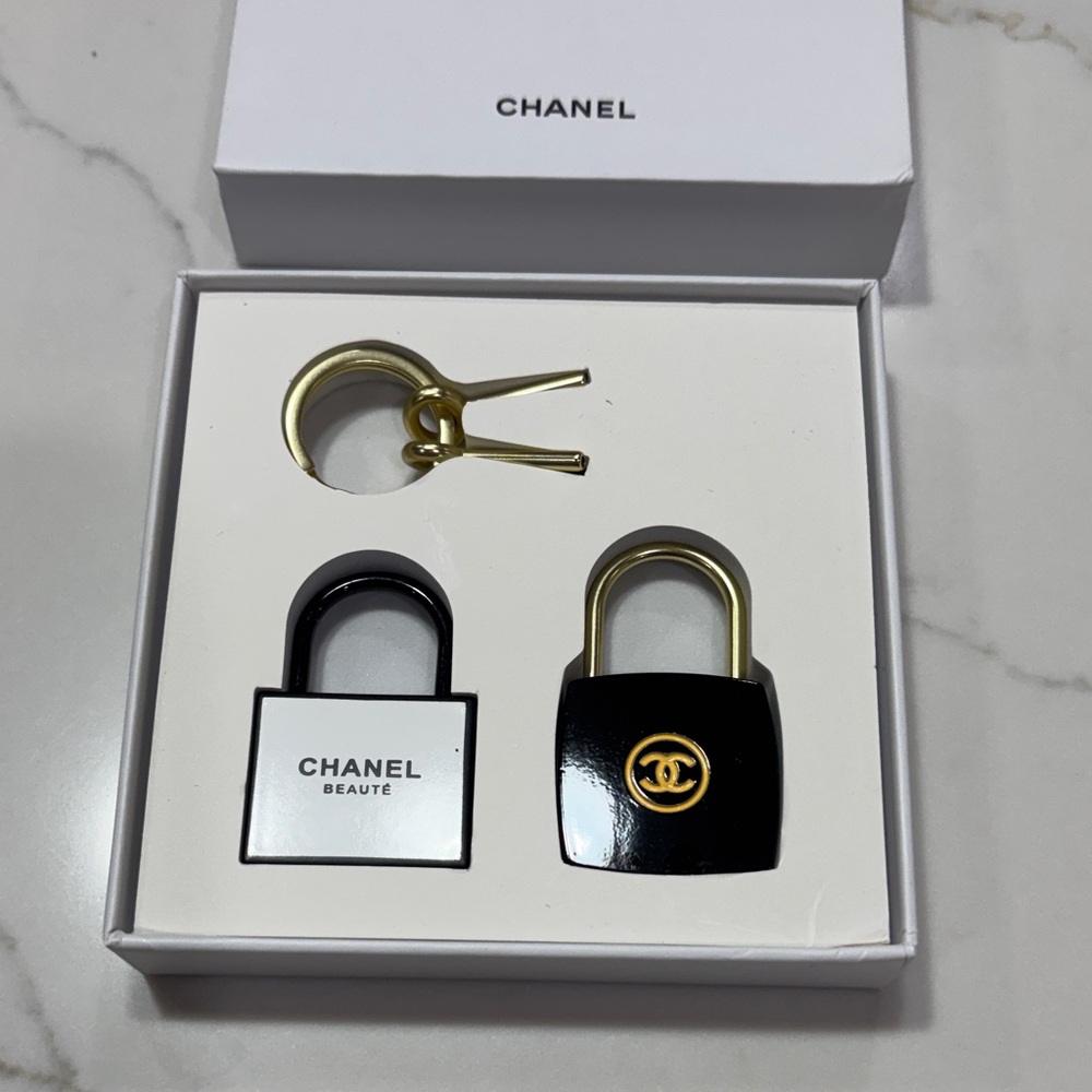CHANEL Black & White Padlock Keyring Set with Gold Hardware - Picture 3 of 10